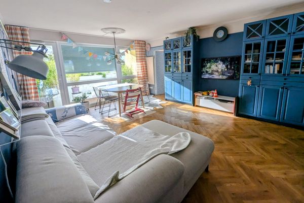 **Provisionsfrei: Komplett renovierte 4-Zi. Wohnung mit Balkon bei München (Haar)**