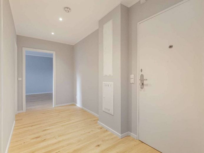 Arrivare e godersi la vita: elegante appartamento di 2 locali con balcone – Eingangsbereich