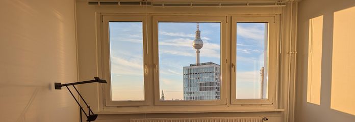 Super zentrales Studio mit Fernsehturm-Blick im 14. OG – Sonniges Studio