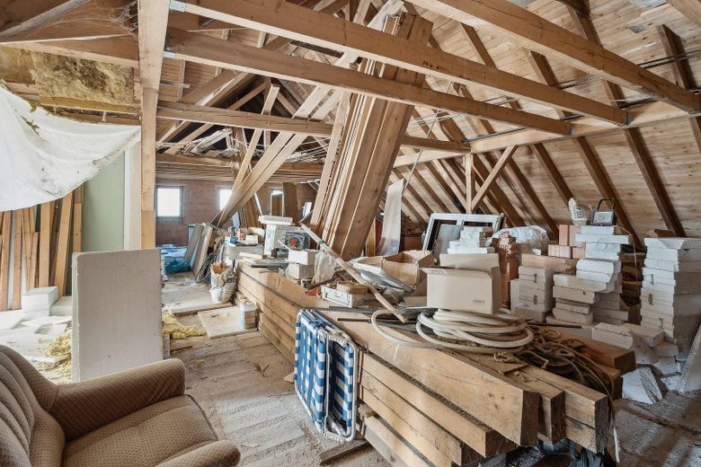 RENDITE > 7% mgl. o. Eigennutzung und Kapitalanlage kombiniert-MFH mit Ausbaupotenzial rd.350 m2 – Neuer Teil DG