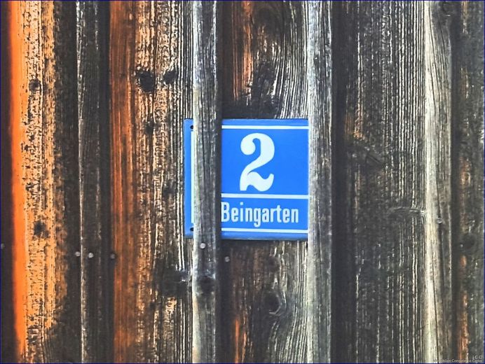 ***   FESTPREIS: 250.000,- EUR   ***
Liebhaber-Sacherl in Alleinlage - ca. 6.500 m² Grund 
am Mühl-/ Prienbach - südlich von Stubenberg – Die Holzverkleidung vom Haus mit Hausnummer 2