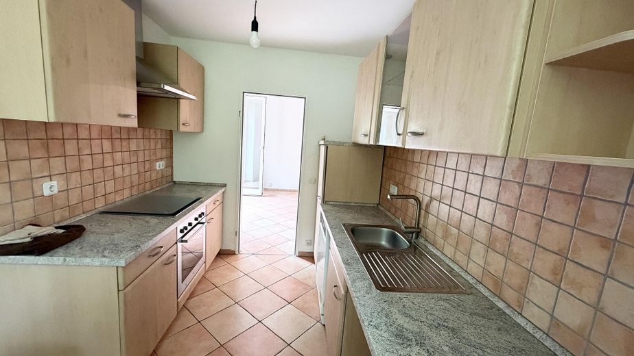 Berlin-Kladow -kernsanierte 3 Zimmer Maisonette Wohnung mit kleinem Garten – Küche 2