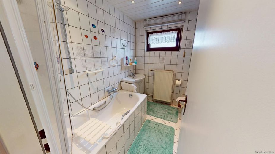Gepflegtes Zweifamilienhaus in ruhiger Nebenstraße von Püttlingen – Badezimmer Obergeschoss