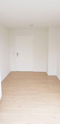 Kinderzimmer/Büro Bild 2