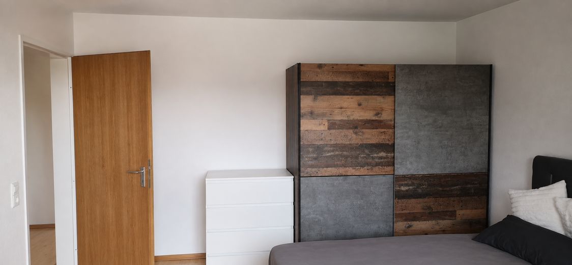 Attraente appartamento mansardato con balcone, posto auto e soffitta aggiuntiva – Schlafzimmer