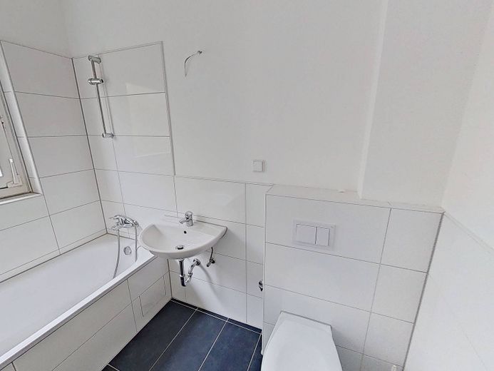 Großzügiges Wohnen: Helle 4-Zi.-Wohnung mit Balkon – Ansicht II: Badezimmer