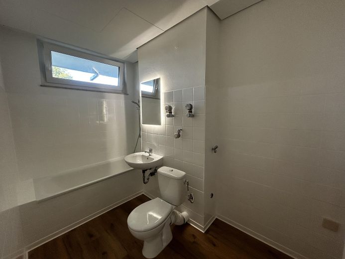 Neu Renoviert: 1-Zimmer-Wohnung mit Loggia in Bad Homburg vor der Höhe – Foto 4