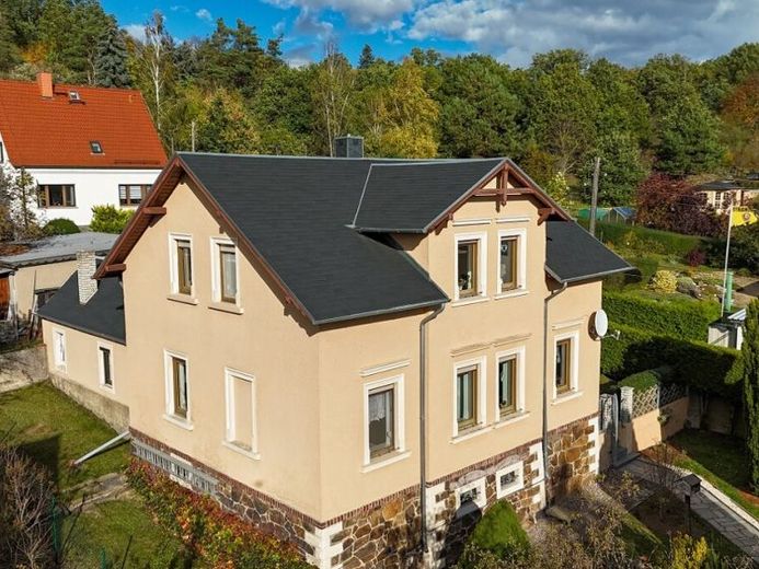 Casa unifamiliar en la mejor zona de Weinböhla, 123 m² de superficie habitable, 5 habitaciones, parcela de 750 m², garaje ***SIN COMISIÓN*** – Foto 1