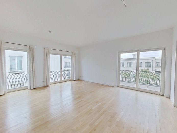 Exklusiver 2-Zimmer-Neubau mit 2 BALKONEN, EBK, Concierge-Service uvm. in den begehrten Heinrich-Heine-Gärten – Ansicht I: Wohn- und Esszimmer