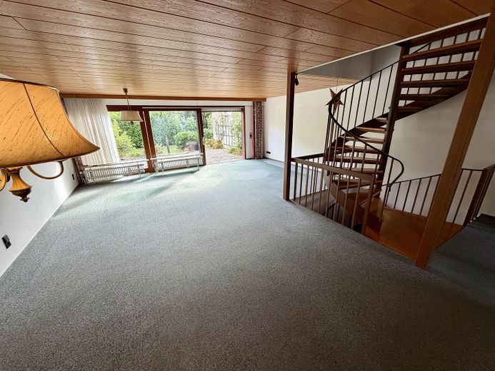 No commission! Prime location! Terraced house with expansion potential, energy rating B – Wohnzimmer