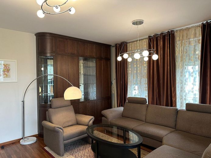 4 Zimmer Wohnung in einer Stadtvilla in Schmargendorf, Fußbodenheizung, Terrasse, 2 TG Stellplätze – Wohnzimmer