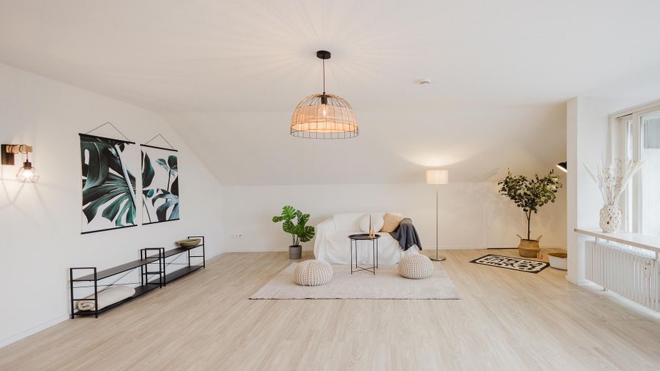 Frisch renovierte und bezugsfertige 3-Zimmerwohnung inkl. Parkplatz und mega Aussicht – Wohnbereich