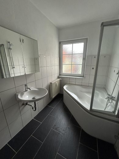 Innenstadtwohnung mit Balkon und Stellplatz – Badezimmer