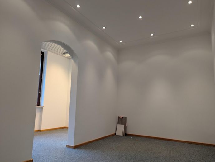 ##Exklusives Laden-/Bürolokal (56 m²)# in Germering: Top-Frequenzlage am "Kleinen Stachus" – Zwischenraum
