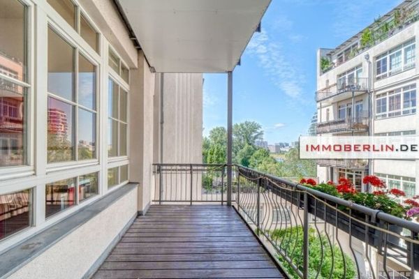 IMMOBERLIN.DE - Raffinato appartamento in edificio d’epoca con balcone, atmosfera loft e ascensore sulla Sprea
