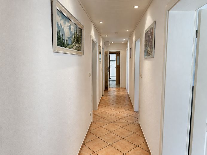 Two-family house with two garages and a large garden in Berka – Flur EG