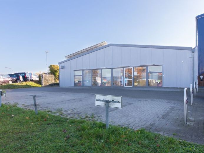 Gewerbeeinheit mit vielen Nutzungsmöglichkeiten – Foto 1