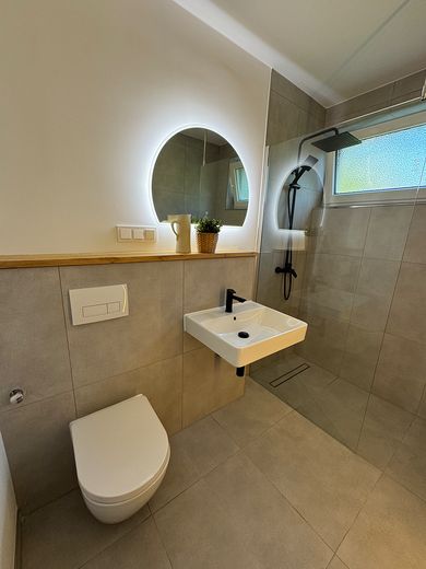 Appartement lumineux de 3 pièces – entièrement rénové & avec balcon – Badezimmer