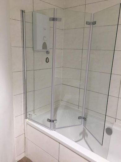 3-кімнатна квартира з вбудованою кухнею, ванною, великим балконом – Dusch Wanne