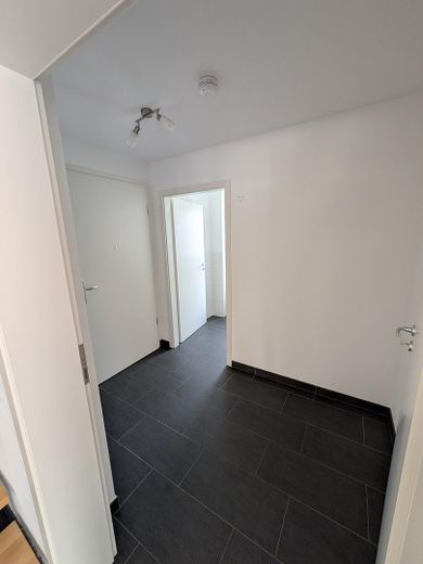 Bahçeli ve güneybatı teraslı şık maisonette daire – kendi evinizde yaşıyormuş gibi – Eingangsbereich