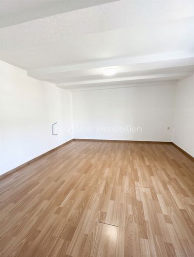 Seltene Gelegenheit: Zentrale Lage mit vielseitigen Möglichkeiten – OG Zimmer