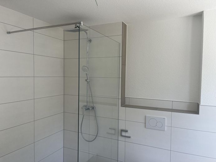 Neubauwohnung in Wurmlingen-Erstbezug – Regendusche