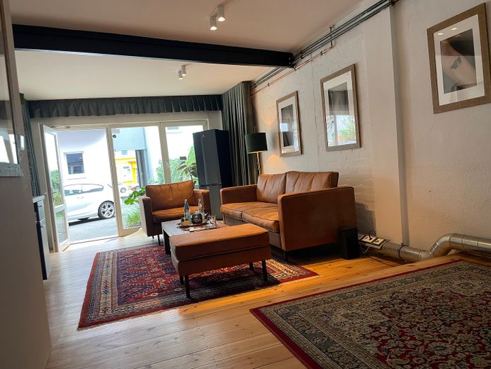 Loft único en patio interior en Eimsbüttel: con estilo y mucho carácter – Blick auf den Eingang