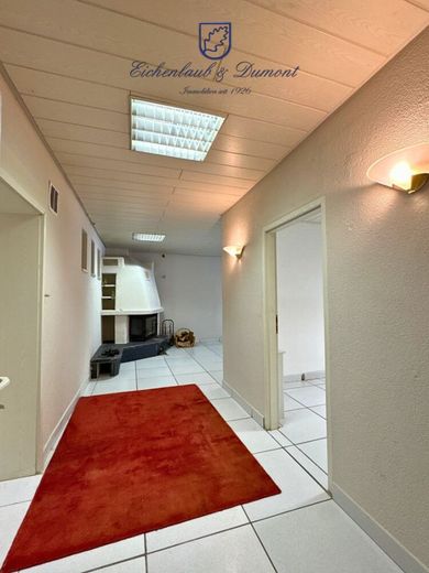 Großzügiges Haus, 410m² Gesamtfläche in ruhiger Seitenstraße von Saarbrücken-West – Diele EG