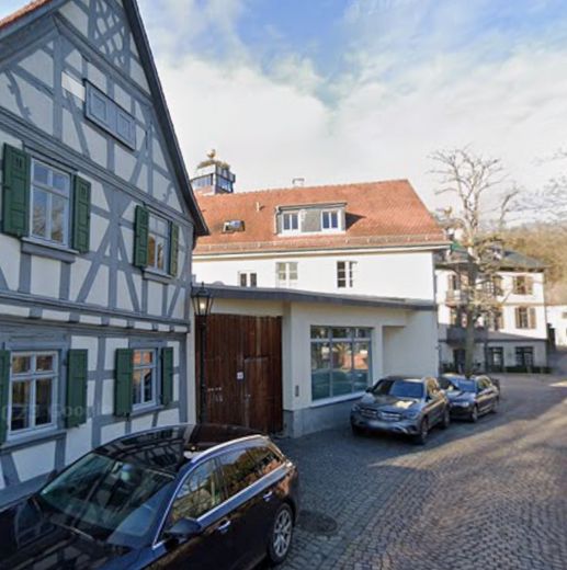 السكن مع إطلالة مباشرة على Hundertwasserhaus – طابع تاريخي في Bad Soden am Taunus – Ansicht Toreingang