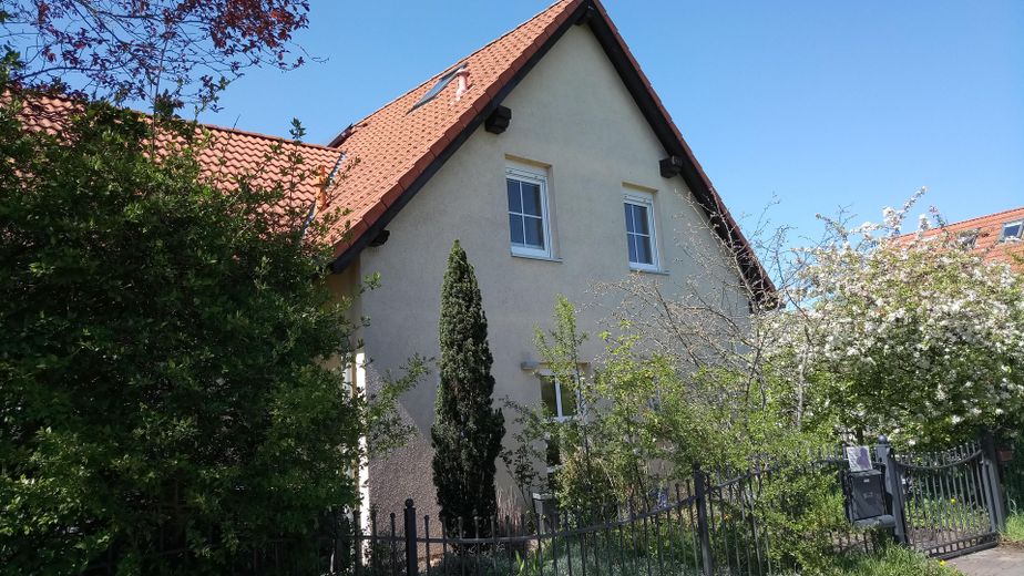 Vorderansicht Ost Frühling