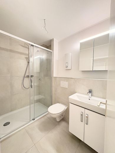 Helle 1,5-Zimmer Wohnung mit Einbauküche in EG, Alsfeld – Bad mit Dusche