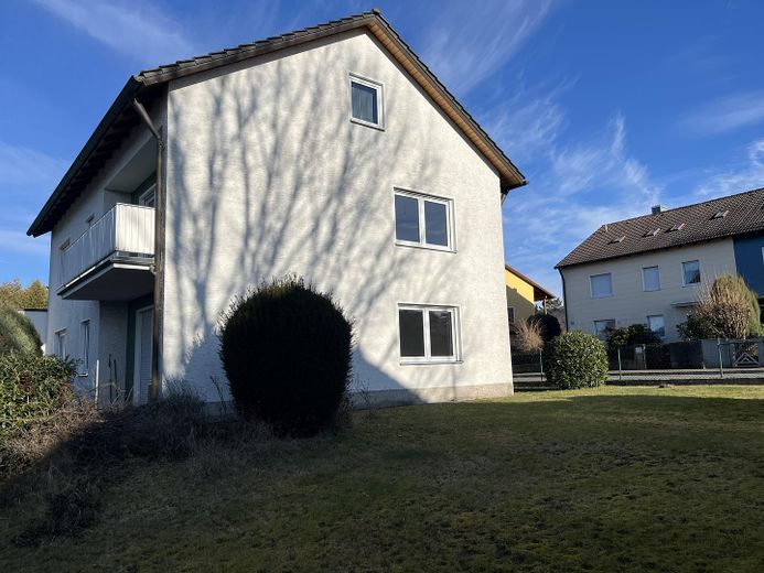 Hochwertig renoviertes Zweifamilienhaus – Aussenansicht