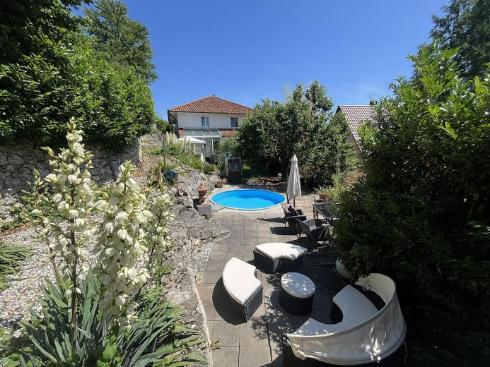 Haus- und Gartenansicht Westen