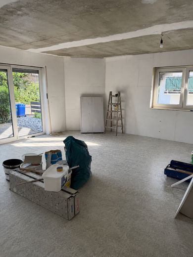 Puderbach'ta kiralık 3 odalı daire (88m²) teraslı, şu anda yenileniyor – Wohnzimmer (Istzustand)