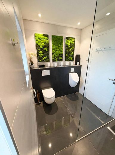 Architect-designed villa with a dream view in a prime location in Hof – EG Schlafzimmer WC