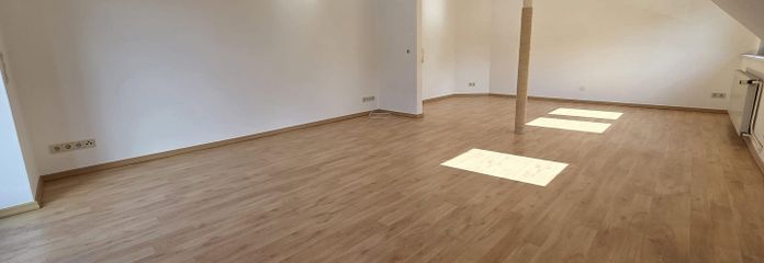 115 m² im Zweifamilienhaus | 30 m² Süd-Dachterrasse – Wohnzimmer