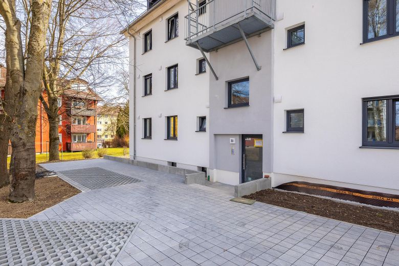Erstbezug nach Kernsanierung: Helle 3-Zimmer-Wohnung in Mehrfamilienhaus (2.OG) – Eingangsbereich