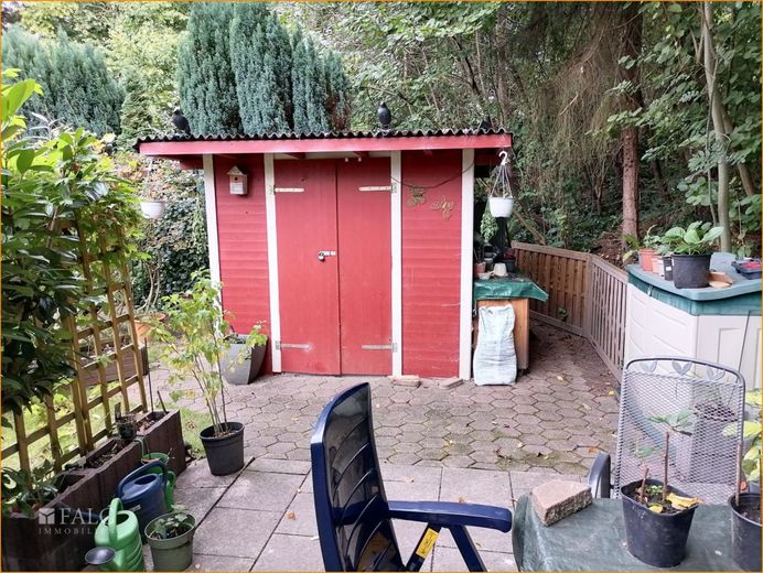 gemütlicher und geschützter Garten