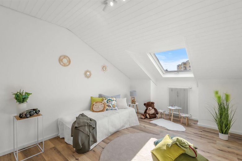 Hemen taşının! Neutraubling’de gün ışığı alan banyolu, yenilenmiş ve aydınlık 3 odalı daire – Kinderzimmer