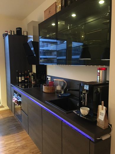 Helle, moderne City Maisonette Wohnung am Kanal – Küche