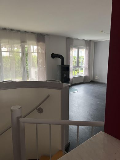 5 Zi.-Maisonette mit Garten, Terrasse und Carport in Mühlheim in ruhiger Anliegerstraße – Großes Wohnzi. mit Kamin