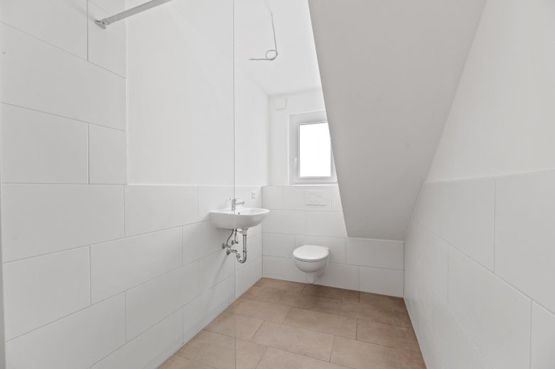 Freundliche 3-Zimmer-Dachgeschosswohnung – Badezimmer
