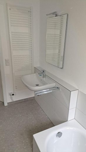 NEUBAU am Freibad - Wallbox Fahrradgarage Topausstattung – EG/OG/DG Hauptbad