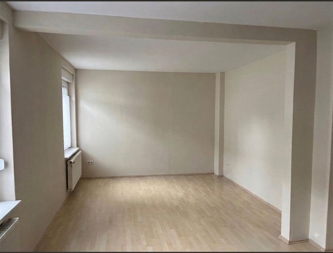 Modernes Einfamilienhaus mit viel Platz und idyllischem Garten, Kaufgrundstück – Wohnzimmer EG