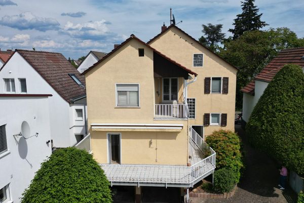 Provisionsfrei! Zweifamilienhaus, großer Sonnengarten