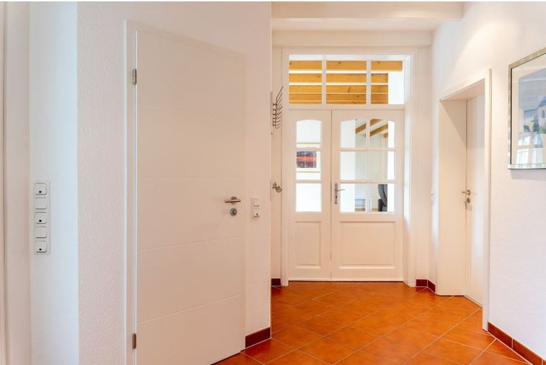 2-3-Zimmer-Wohnung mit Haus-Ambiente – Diele, Flur