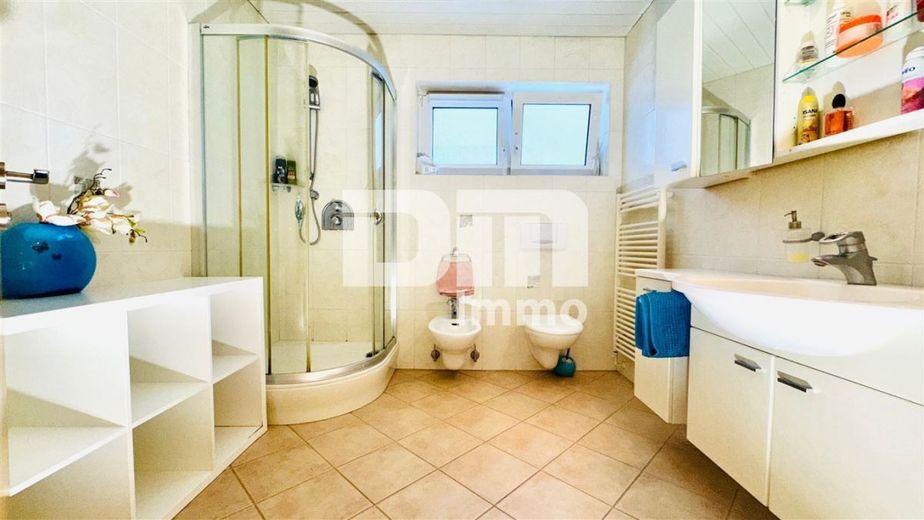 (R)eserviert! Altengerechter gepflegter Bungalow mit Gartenbereich, Terrasse, Garage – Badezimmer / Dusche / Bidet / Handtuschwärmer