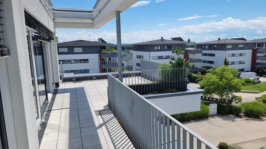 Markdorf’ta Alpler manzaralı, asansörlü ve küçük bir konut kompleksinde güneş alan 2,5 odalı çatı katı dairesi – Fotoğraf 25