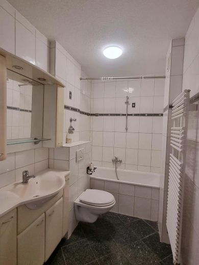 *** TOP! 3 ZKBB ETW im gepflegten Zustand. *** – Bad mit Wanne