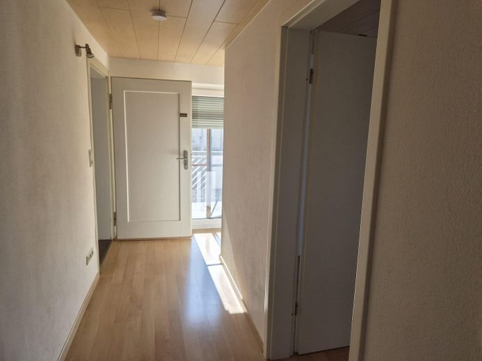 Viel Platz für ein gutes Leben in diesem freistehenden Einfamilienhaus mit Garten + Einliegerwohnung – Zum großem Balkon